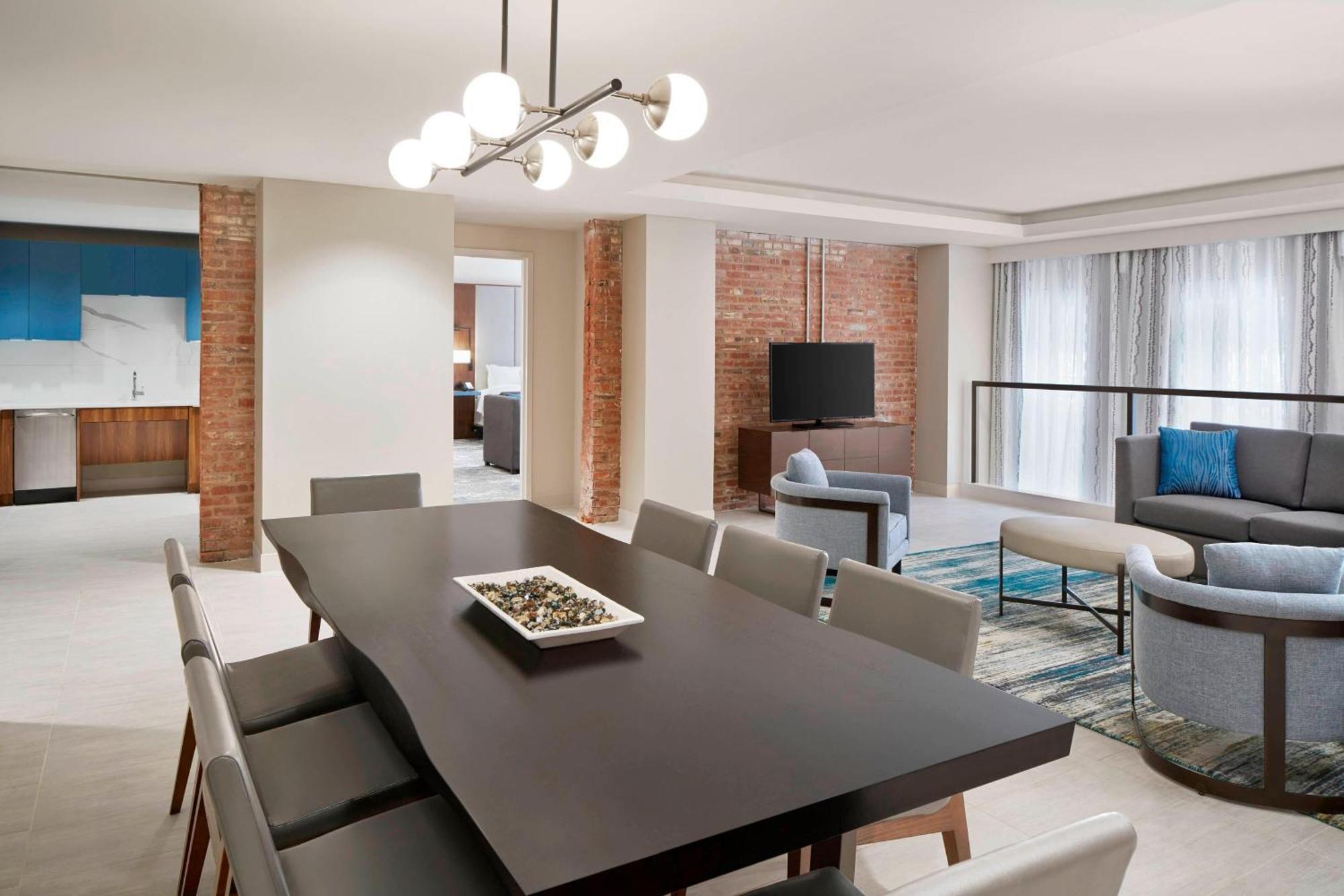 Hotel By Marriott Downtown/convention Center 3*
